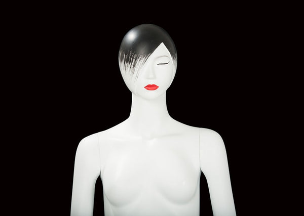 FEMALE MANNEQUIN W/ LIPS & BLACK HAIR (MAF-S2-LYN5)